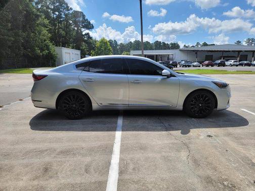 2018 Kia Cadenza Premium
