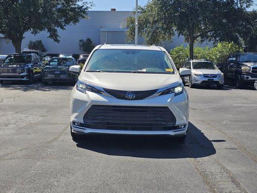 2021 Toyota Sienna XLE 7 Passenger