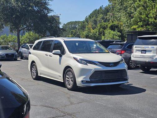 2021 Toyota Sienna XLE 7 Passenger