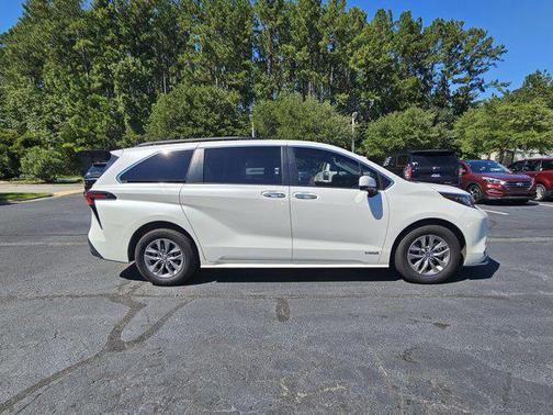 2021 Toyota Sienna XLE 7 Passenger