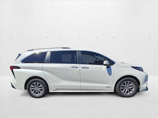 2021 Toyota Sienna XLE 7 Passenger