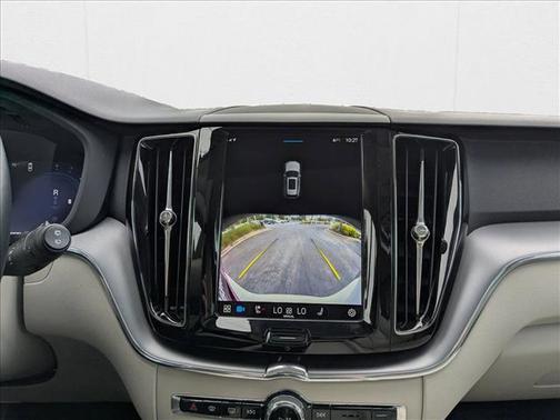 2024 Volvo XC60 B5 Core Dark Theme