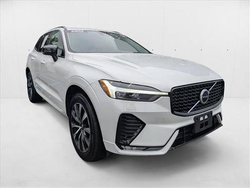 2024 Volvo XC60 B5 Core Dark Theme