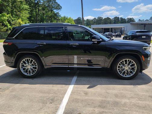 2023 Jeep Grand Cherokee Summit