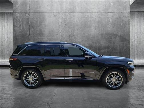 2023 Jeep Grand Cherokee Summit