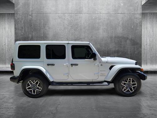2024 Jeep Wrangler 4-Door Sahara 4x4