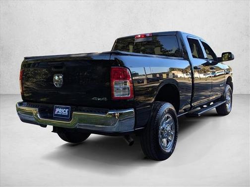 2022 RAM 2500 Tradesman Crew Cab 4x4 6'4' Box