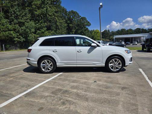 2023 Audi Q7 55 Premium Plus