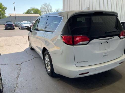 Bright White Clearcoat 2017 Chrysler Pacifica Touring