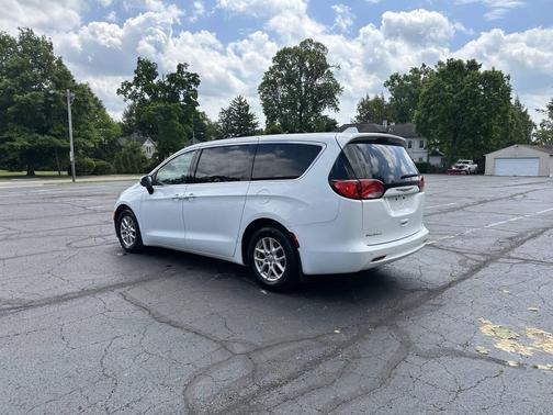 Bright White Clearcoat 2017 Chrysler Pacifica Touring