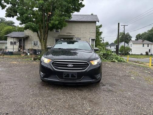 Tuxedo Black Metallic 2013 Ford Taurus Limited