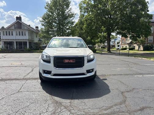 White 2014 GMC Acadia SLE-2