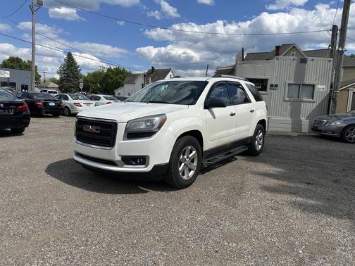 White 2014 GMC Acadia SLE-2