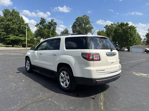 White 2014 GMC Acadia SLE-2