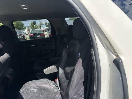 White 2014 GMC Acadia SLE-2