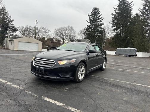 2016 Ford Taurus SE