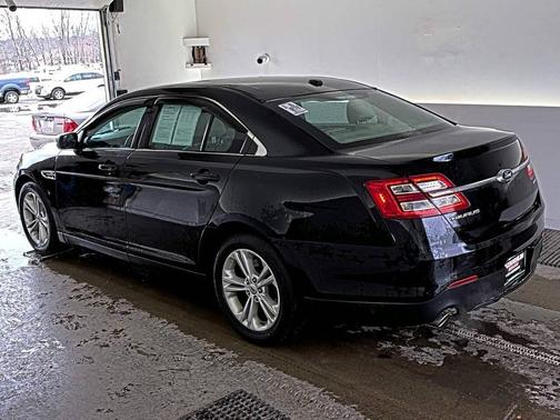 2016 Ford Taurus SE