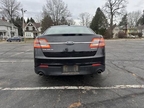 2016 Ford Taurus SE