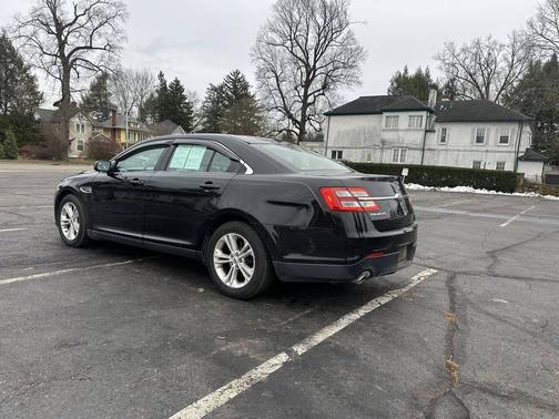 2016 Ford Taurus SE