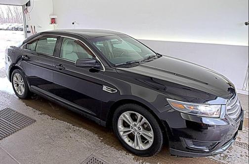 2016 Ford Taurus SE
