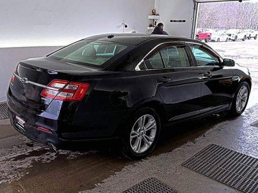 2016 Ford Taurus SE