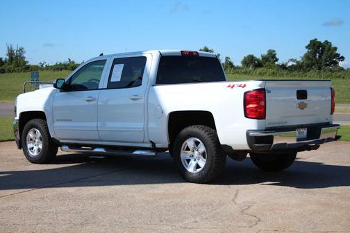 Summit White 2018 Chevrolet Silverado 1500 LT