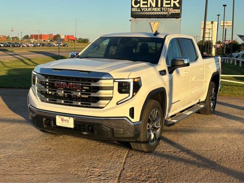 Summit White 2024 GMC Sierra 1500 SLE