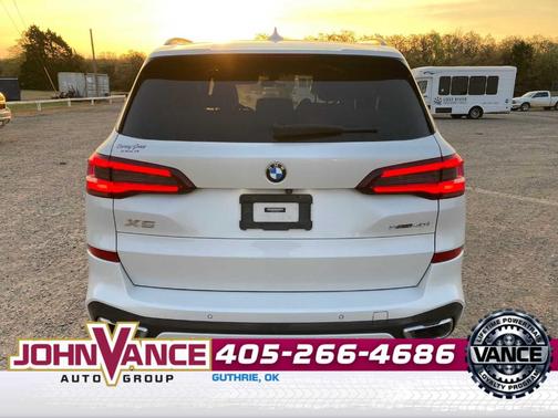 Mineral White Metallic 2021 BMW X5 sDrive40i