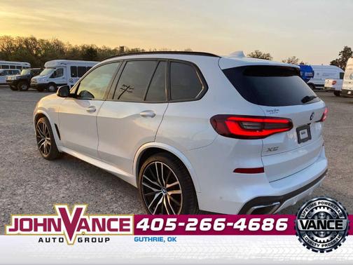 Mineral White Metallic 2021 BMW X5 sDrive40i