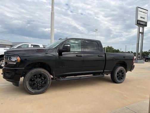 Diamond Black 2024 RAM 2500 Big Horn