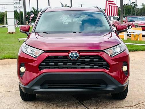2020 Toyota RAV4 Hybrid XLE
