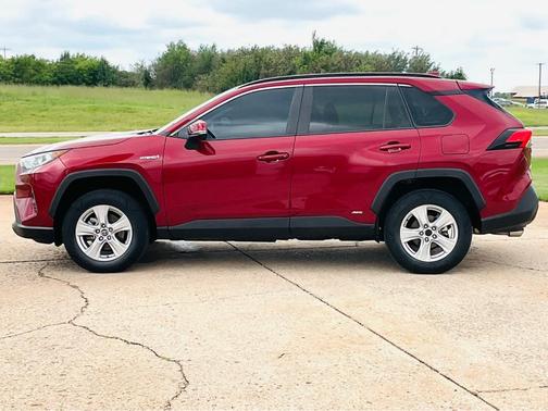 2020 Toyota RAV4 Hybrid XLE