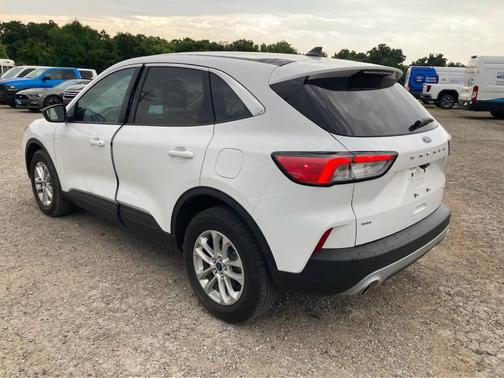 Oxford White 2022 Ford Escape SE