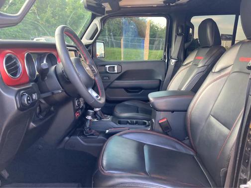 Black Clearcoat 2023 Jeep Gladiator Rubicon