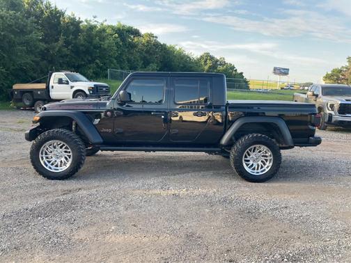 Black Clearcoat 2023 Jeep Gladiator Rubicon
