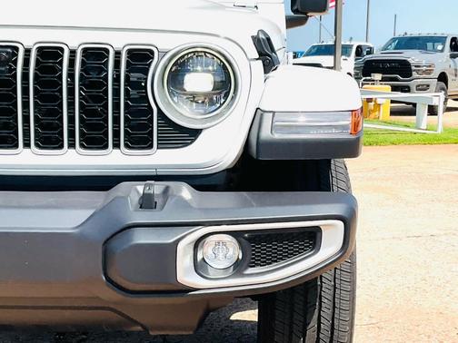 Bright White Clearcoat 2025 Jeep Wrangler Sahara