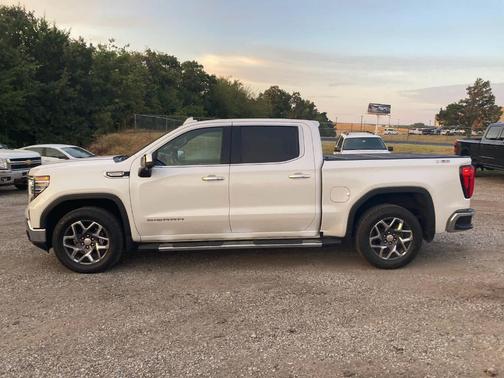 White Frost Tri-Coat 2023 GMC Sierra 1500 SLT