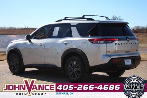 2022 Nissan Pathfinder SV