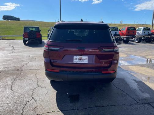 2025 Jeep Grand Cherokee L Laredo