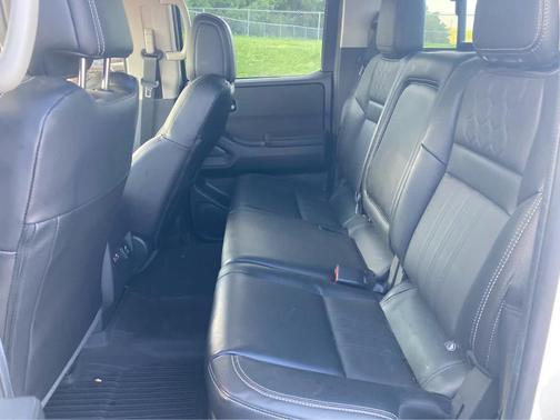 Glacier White 2023 Nissan Frontier SV