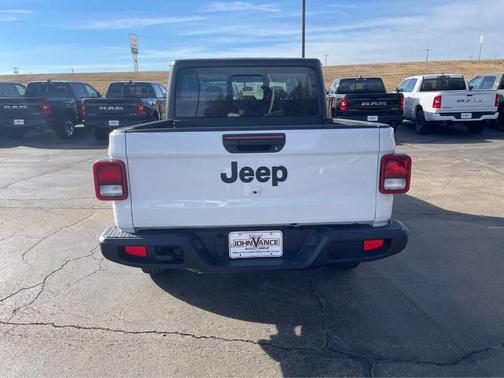 2026 Jeep Gladiator Sport