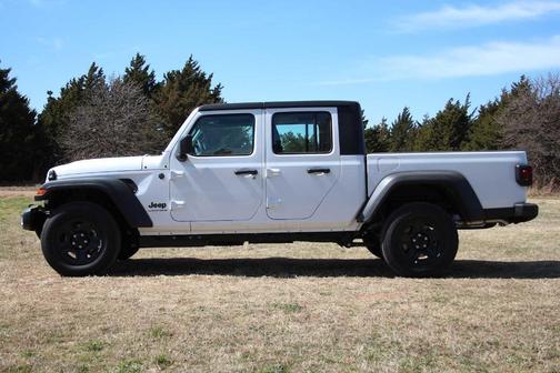 2026 Jeep Gladiator Sport