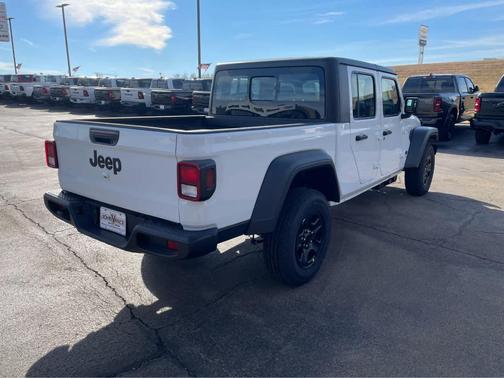 2026 Jeep Gladiator Sport