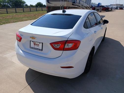 Summit White 2017 Chevrolet Cruze LS