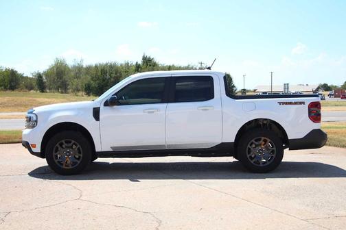 Oxford White 2024 Ford Maverick Lariat