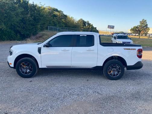 Oxford White 2024 Ford Maverick Lariat