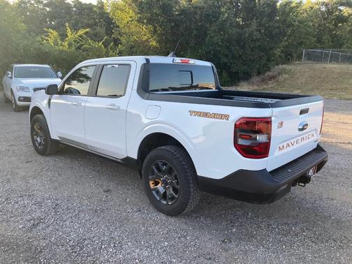 Oxford White 2024 Ford Maverick Lariat