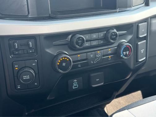 Oxford White 2023 Ford F-250 XL