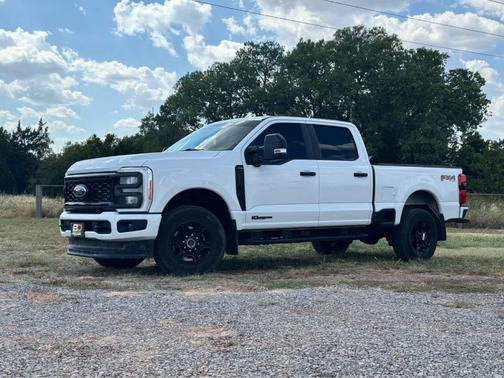 Oxford White 2023 Ford F-250 XL