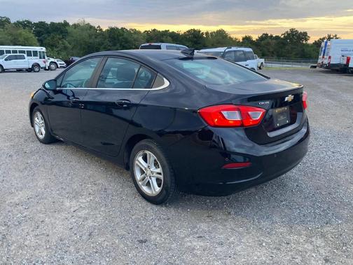Mosaic Black Metallic 2018 Chevrolet Cruze LT